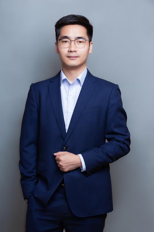 邓家伟 包装与印刷设计负责人